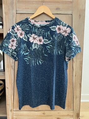 💚BUY 3 for $15💚 💚 Men's Navy Floral Cotton Short-Sleeve Tee